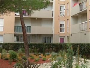 t5 à la location -   84000  AVIGNON, surface 92 m2 location t5 - UBI478469579